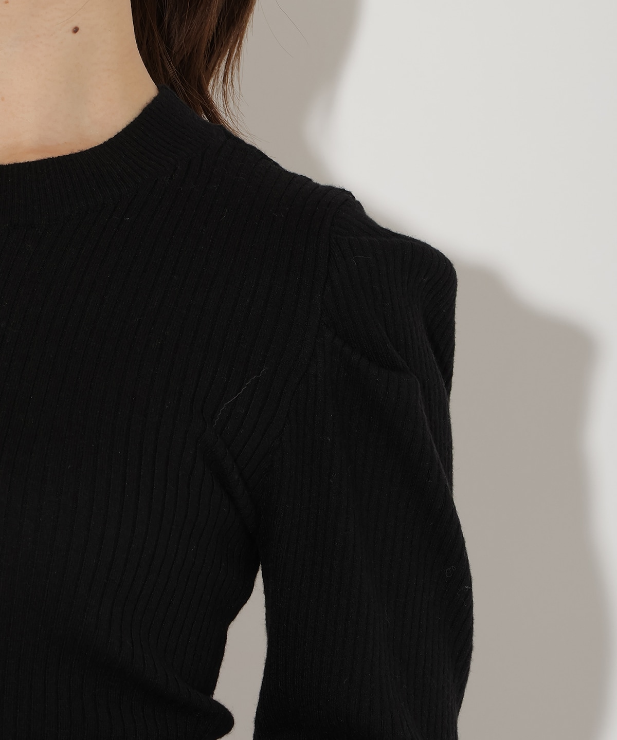 肩ギャザーハイネックリブニット