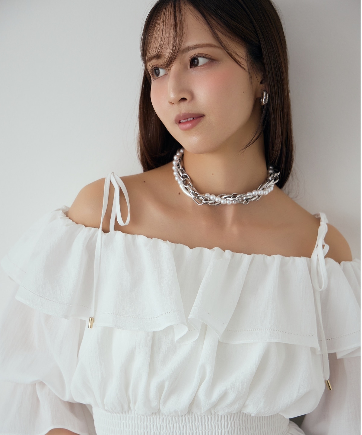 【先行予約受付中】オフショルフリルブラウス