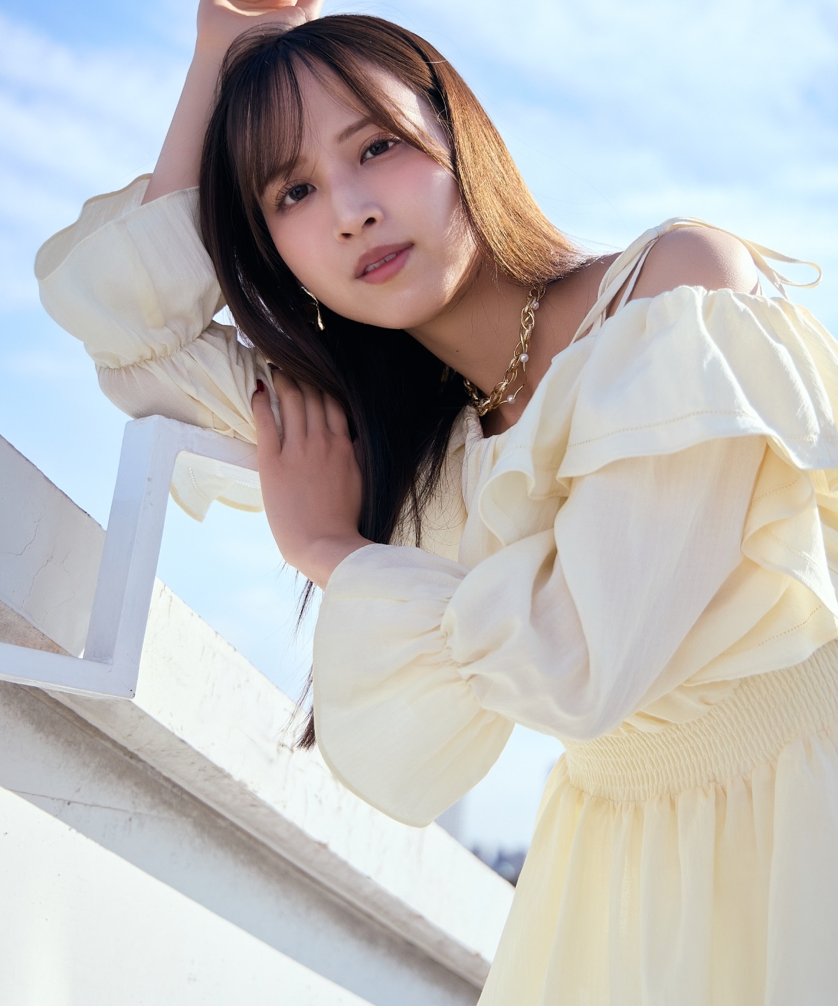 【先行予約受付中】オフショルフリルブラウス