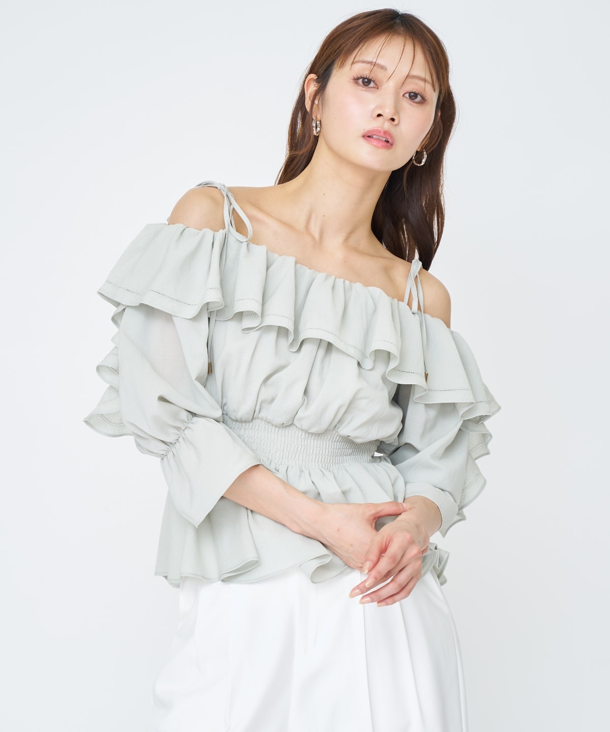 【先行予約受付中】オフショルフリルブラウス
