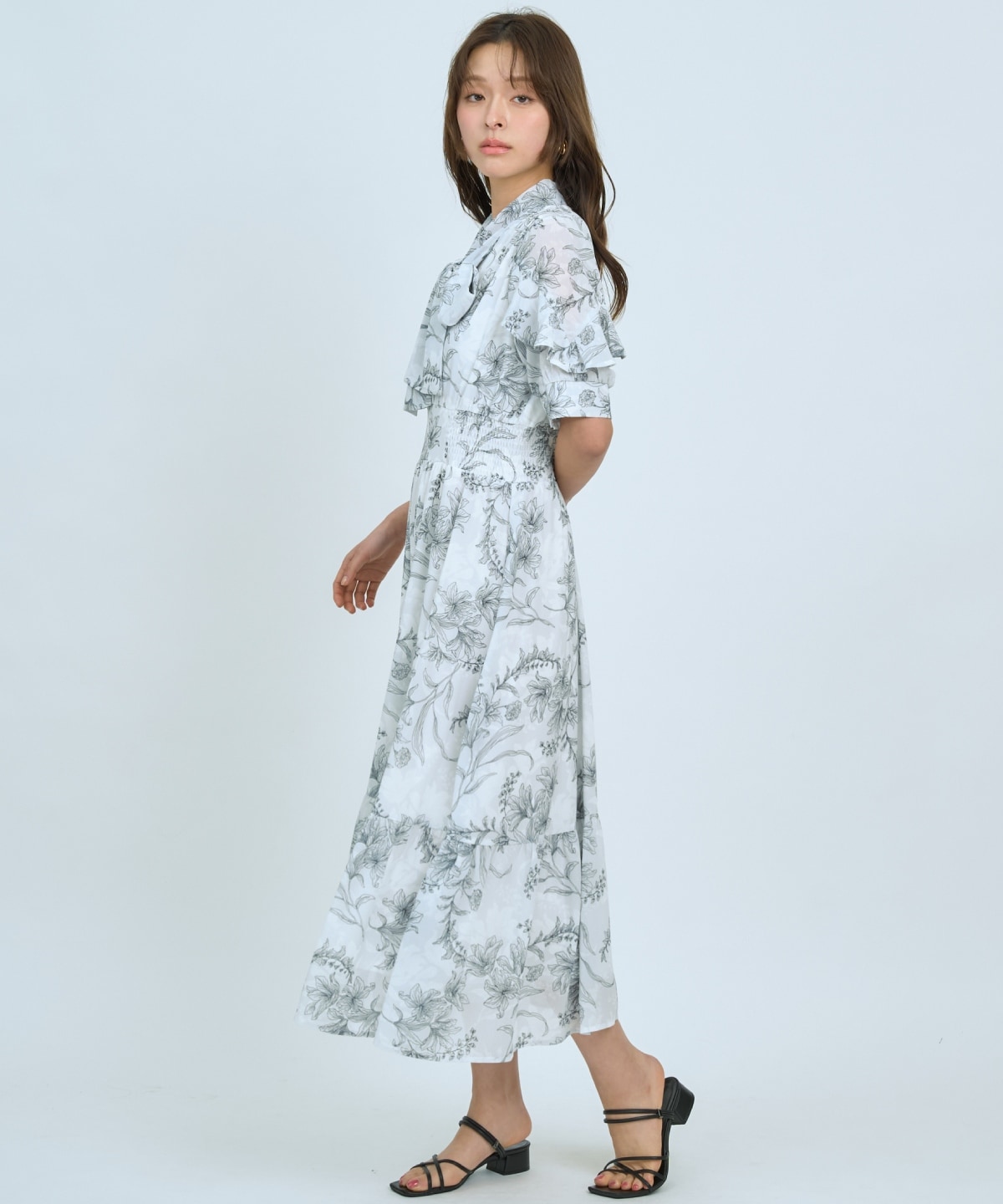 【先行予約受付中】ラインフラワーハーフスリーブワンピース