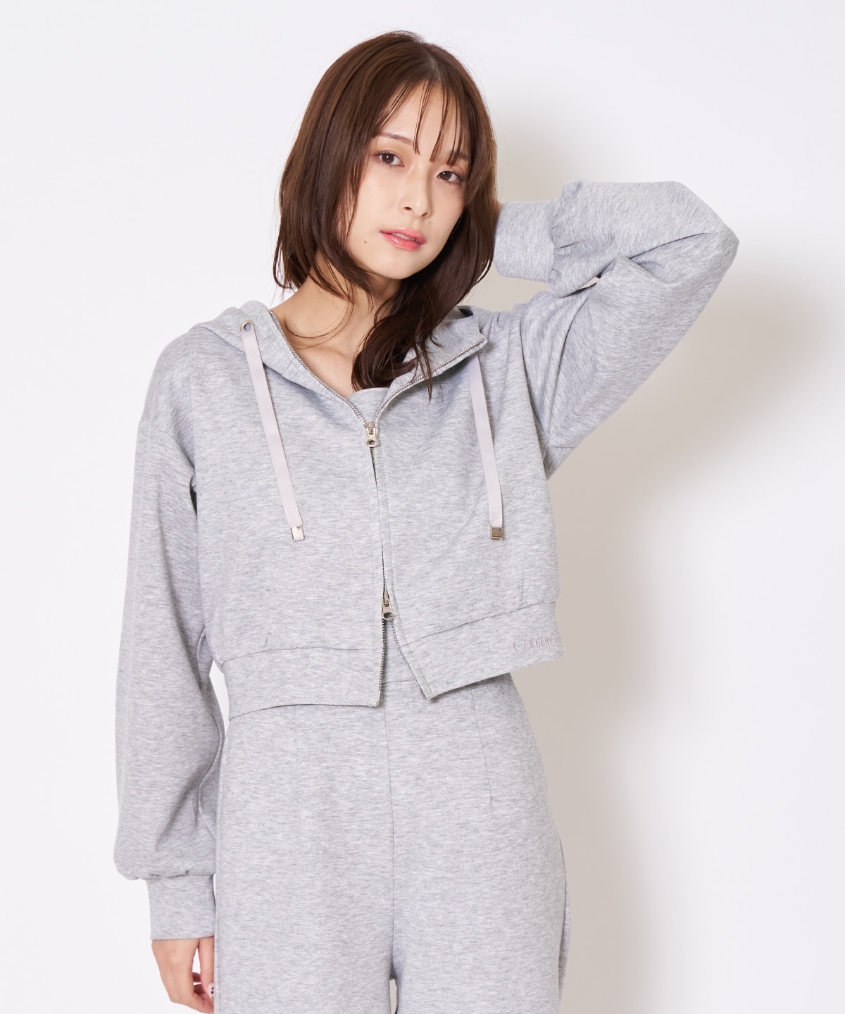 刺繍パーカー×オールインワン