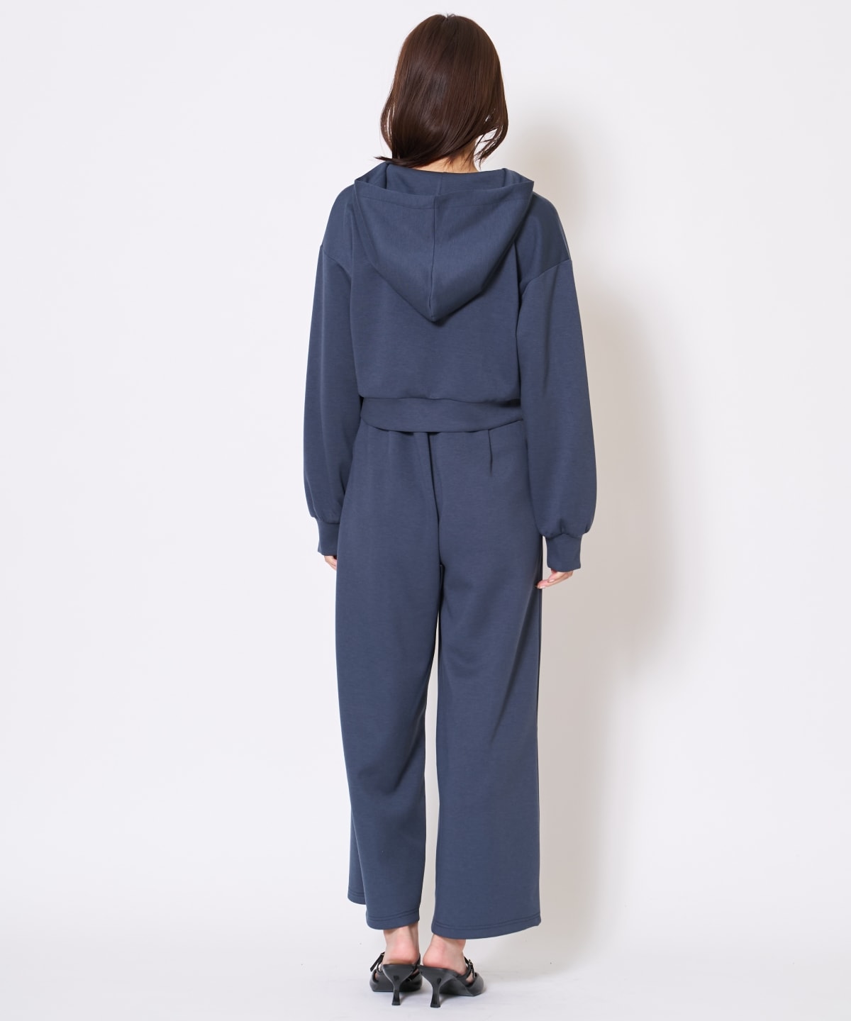 刺繍パーカー×オールインワン