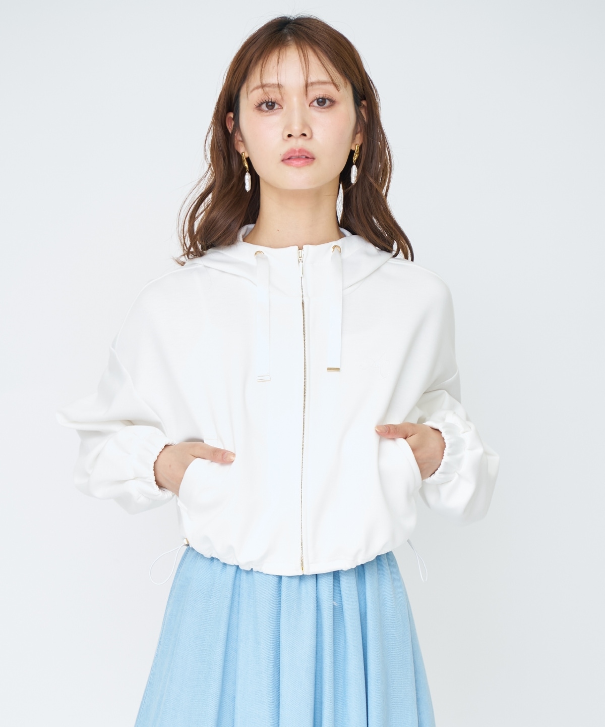 【先行予約受付中】ロゴ刺繍ZIPパーカー