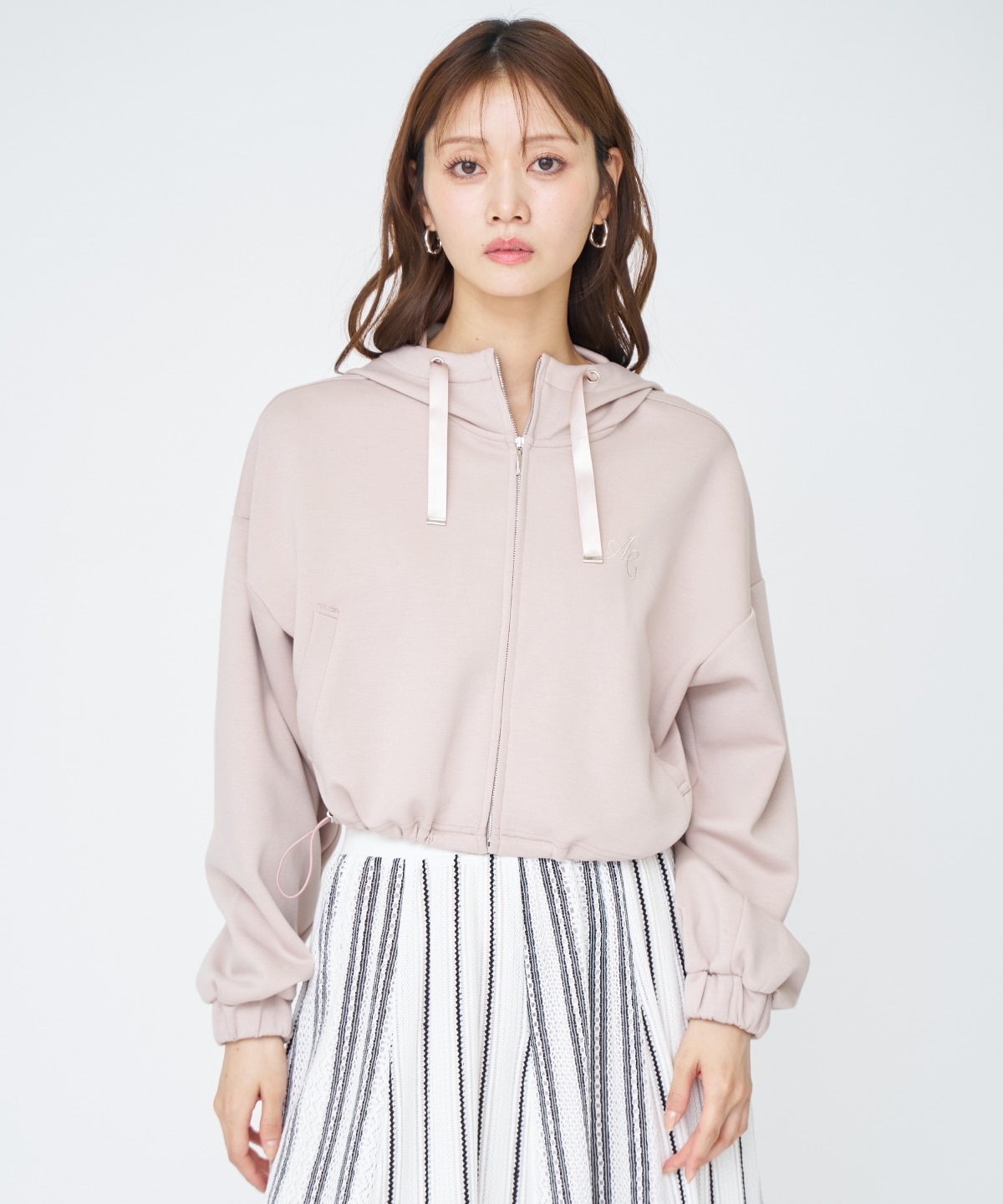 【先行予約受付中】ロゴ刺繍ZIPパーカー