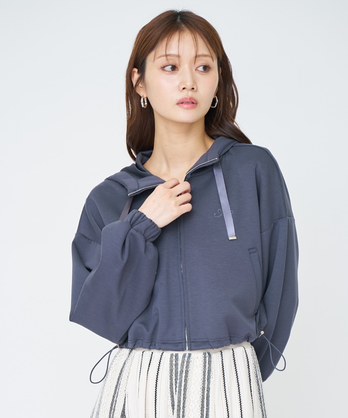 【先行予約受付中】ロゴ刺繍ZIPパーカー