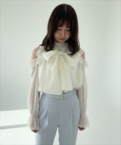 ライトベージュ