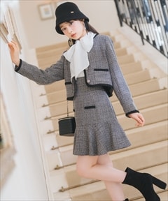 チャコールグレー