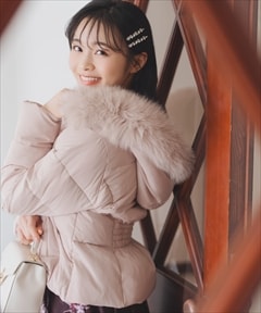 ピンクベージュ