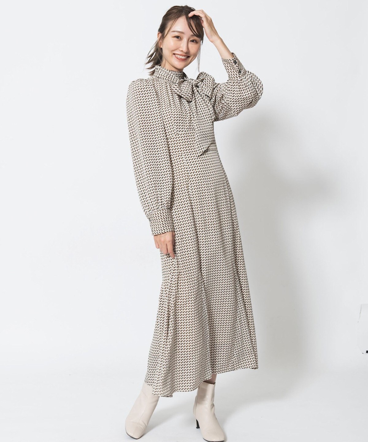 幾何柄ボウタイシャーリングハイネックワンピース M 白 オフ白 And Couture 公式オンラインショップ バーンデストローズ