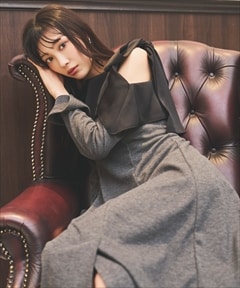 チャコールグレー