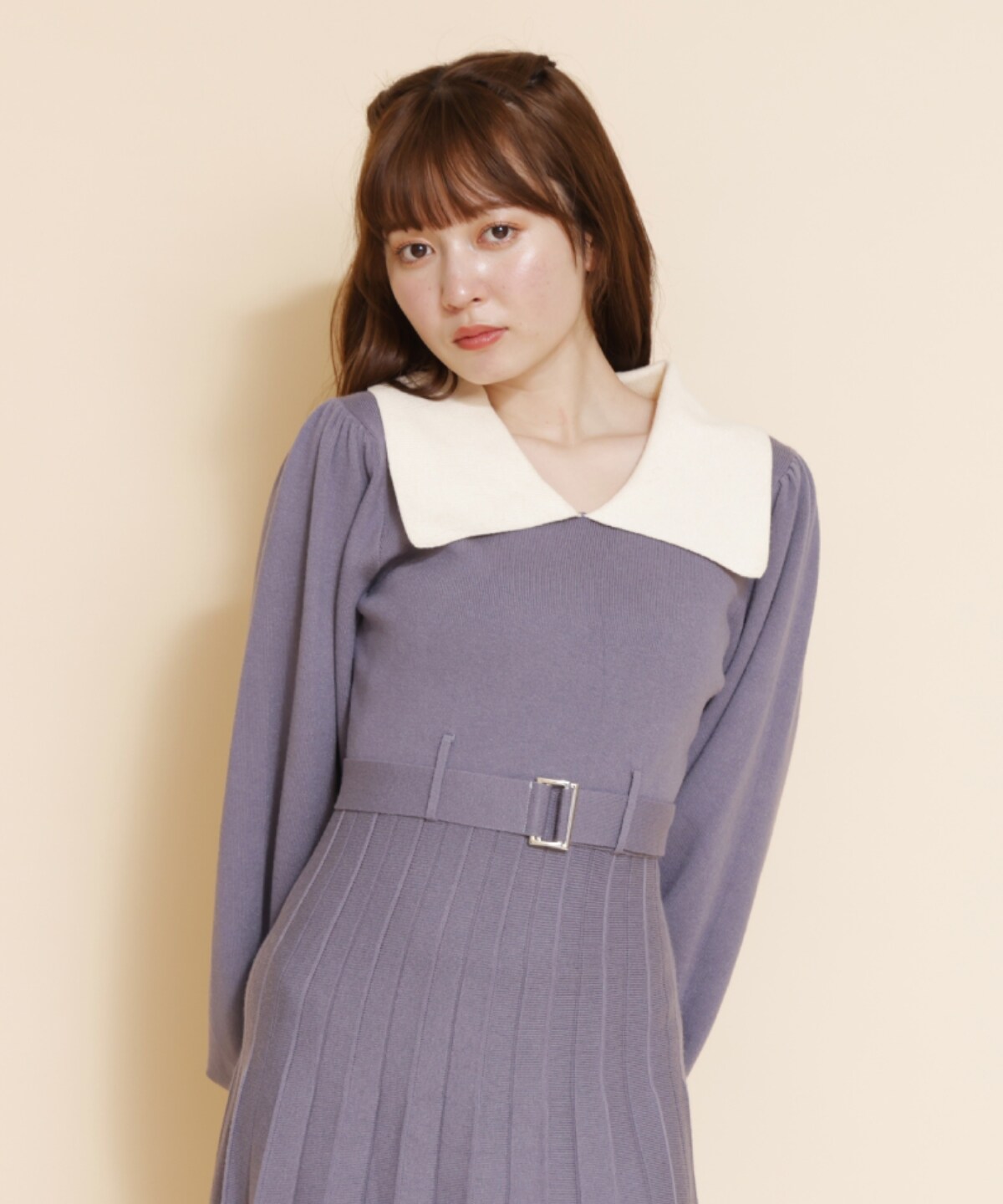 ホワイトカラーニットワンピース