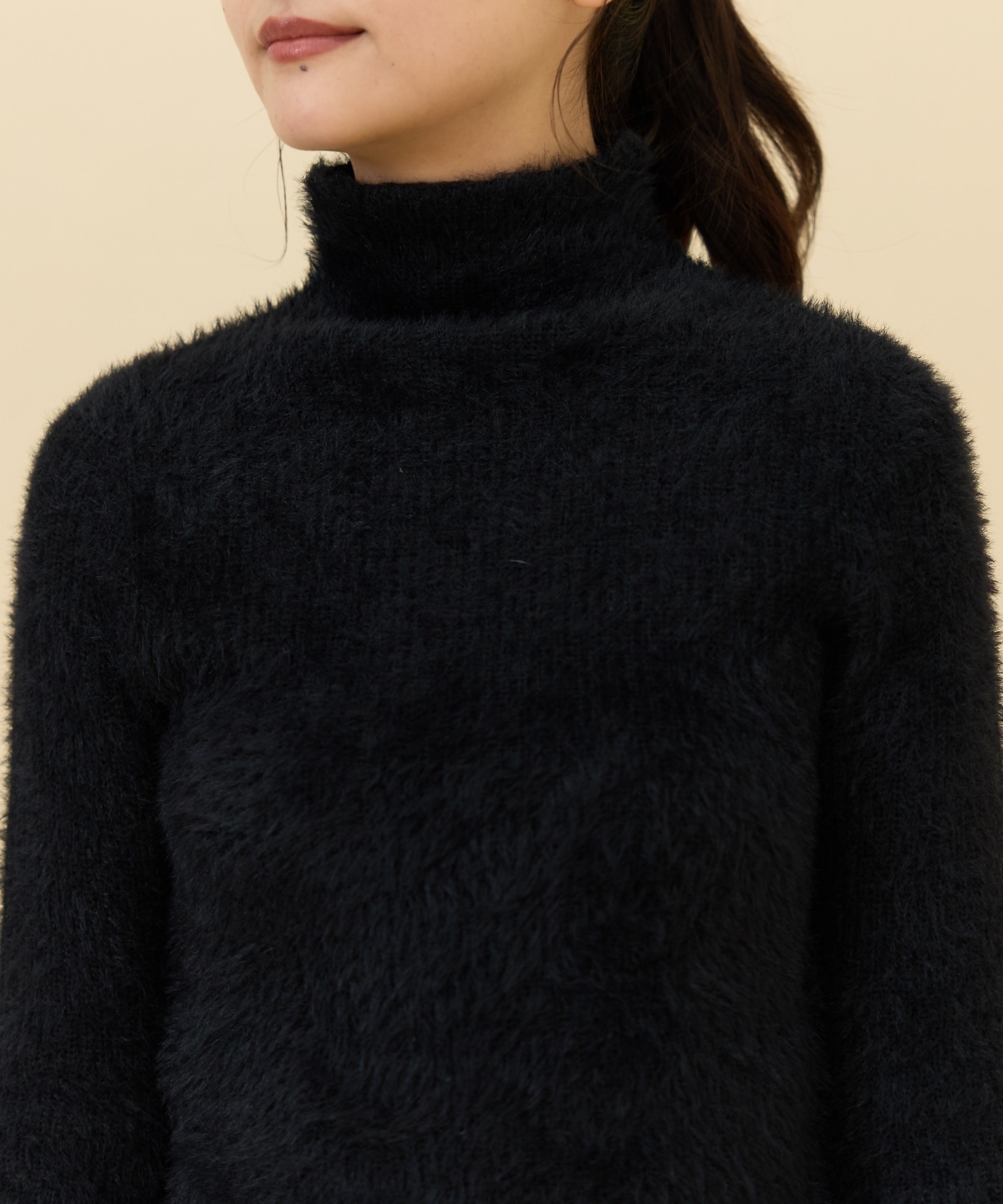 ハイネックフェザーニット