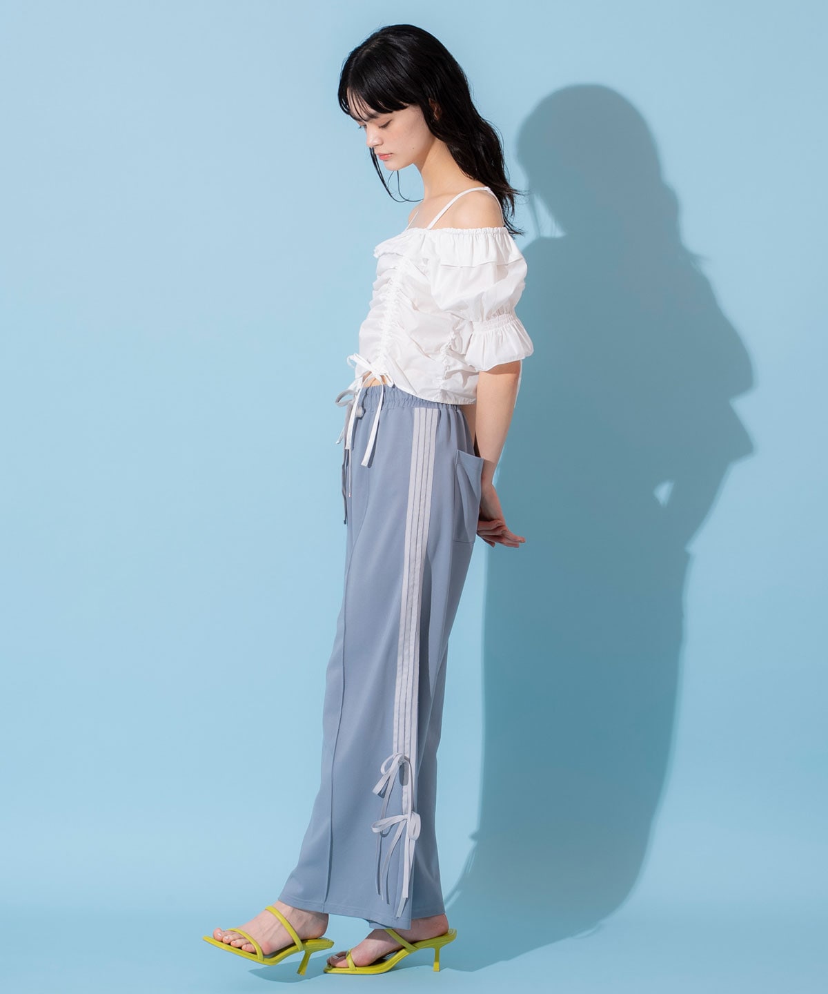 ドロストフリルオフショルブラウス