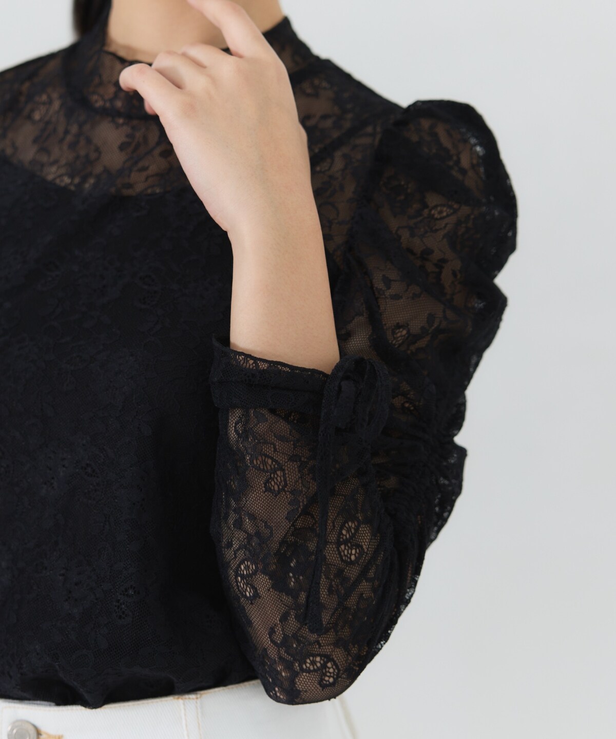 シャーリングスリーブレースブラウス