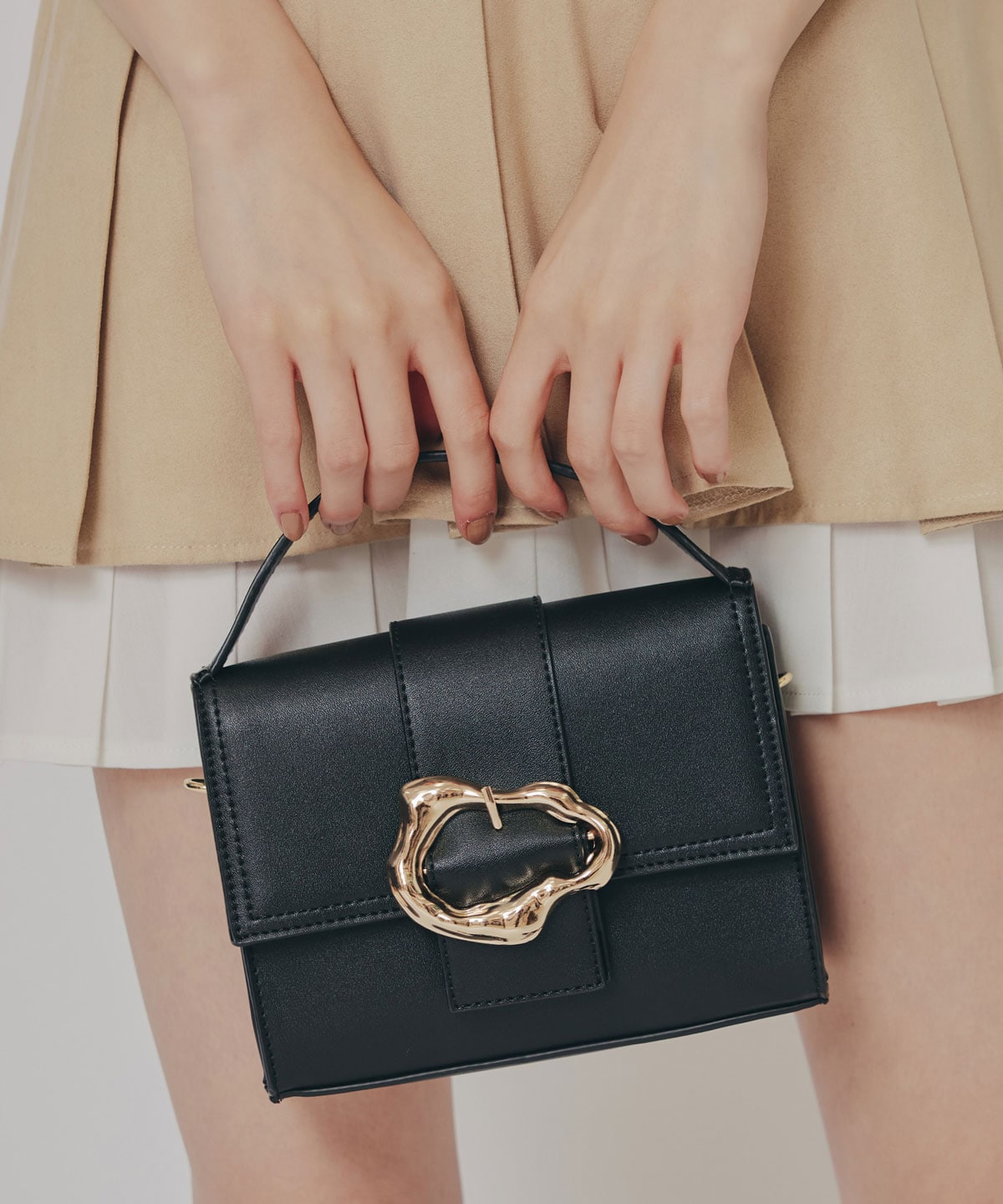 バックルデザインロゴストラップミニバッグ