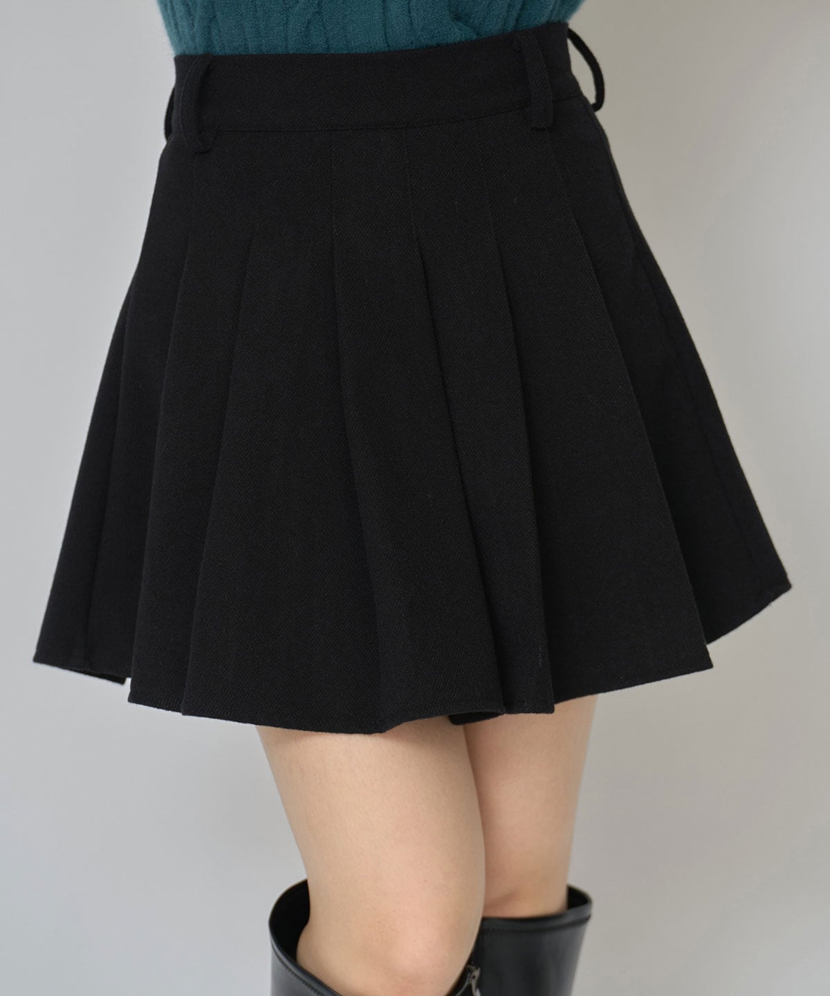 ファーチャームウールライクプリーツミニスカート