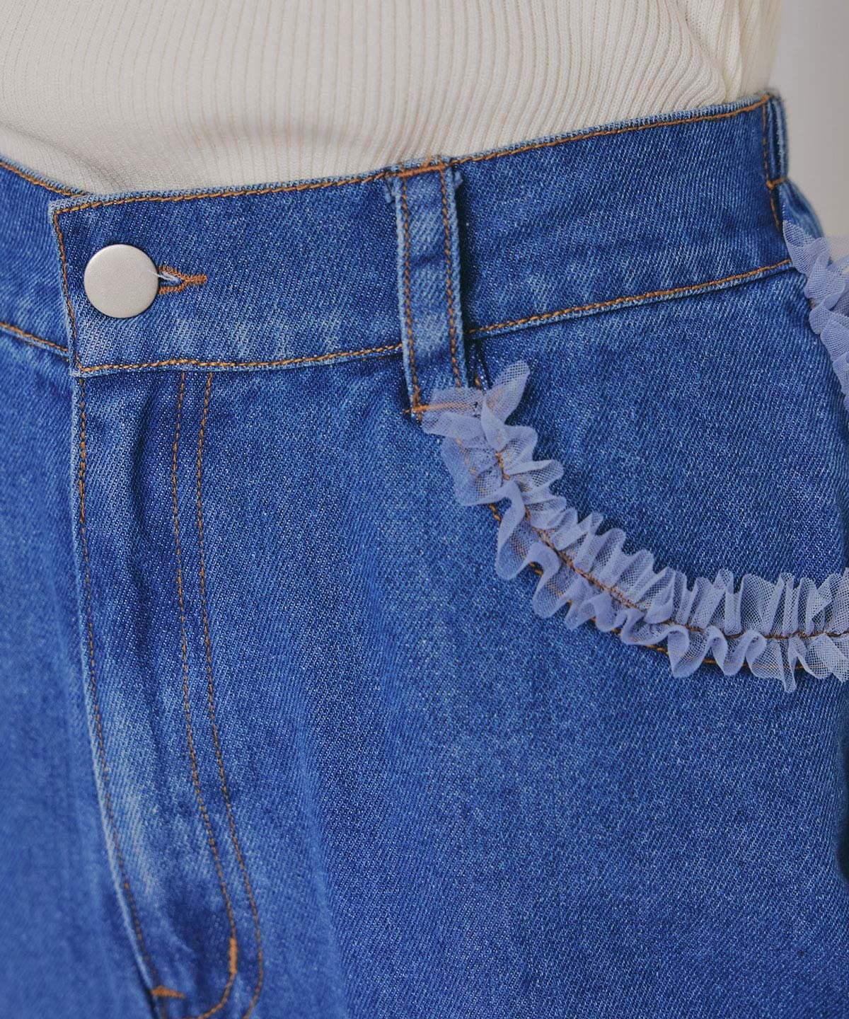 サイドチュールフリルストレートデニムパンツ