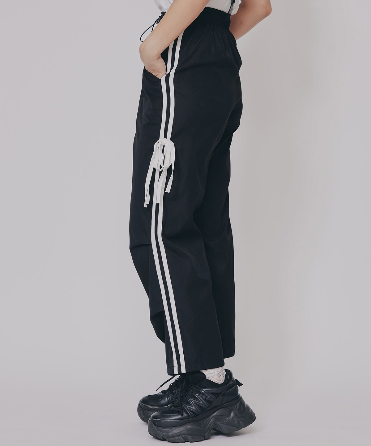 サイドリボンラインパラシュートパンツ