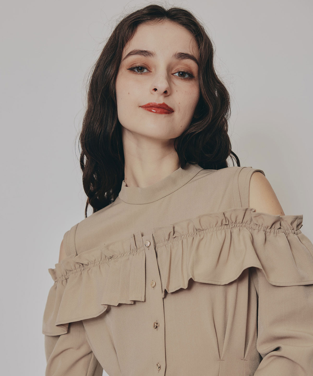 オープンショルダーフリルワンピース