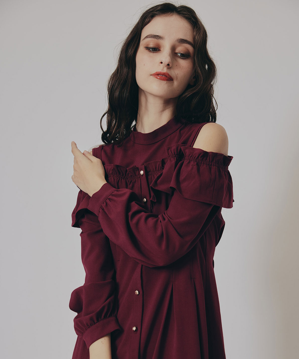 オープンショルダーフリルワンピース