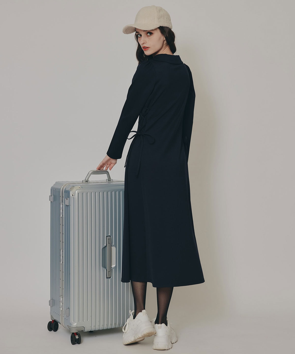 エンブレムサイドレースアップロングスリーブワンピース