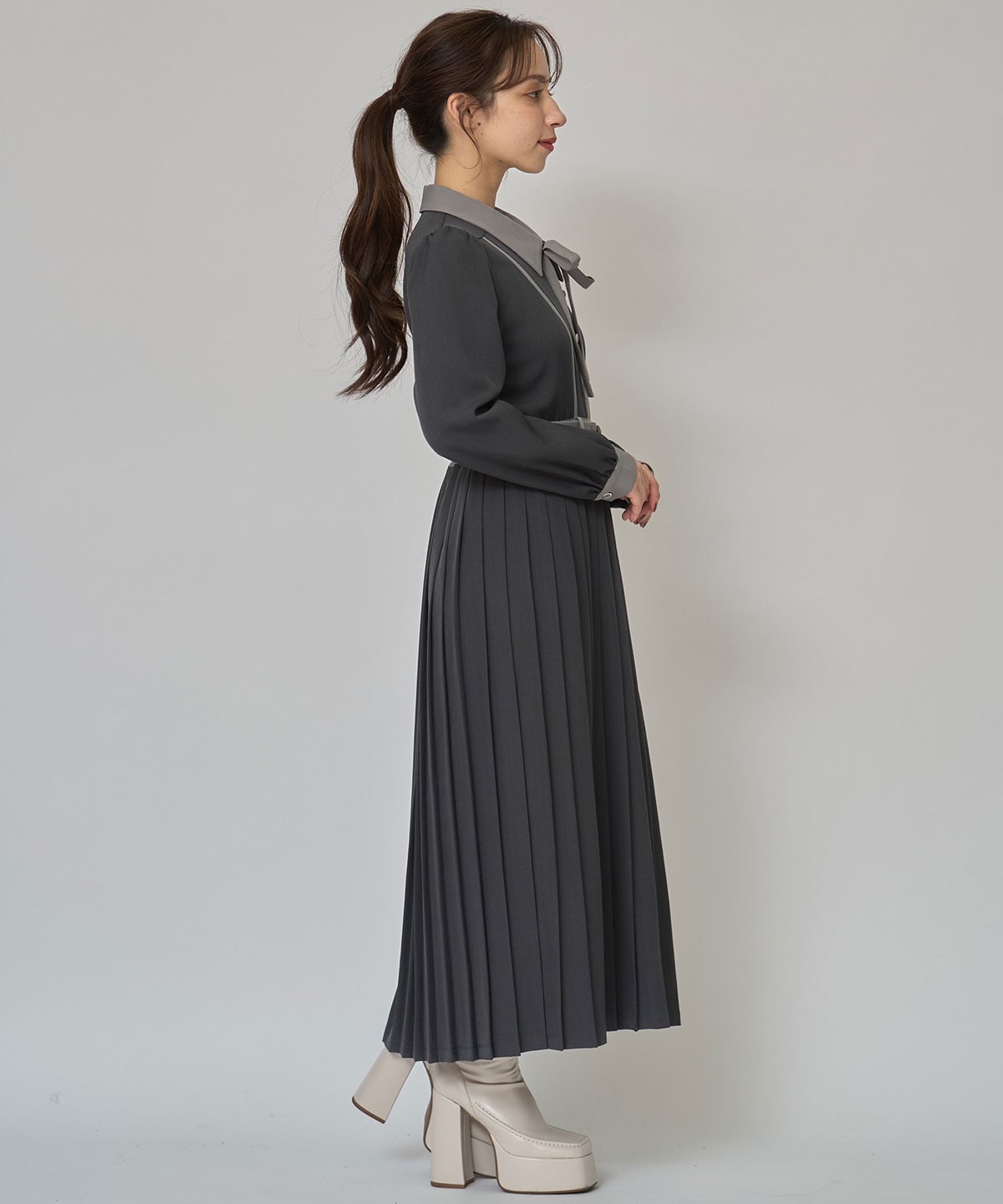 クラシカルバイカラーラインリボンタイプリーツロングワンピース