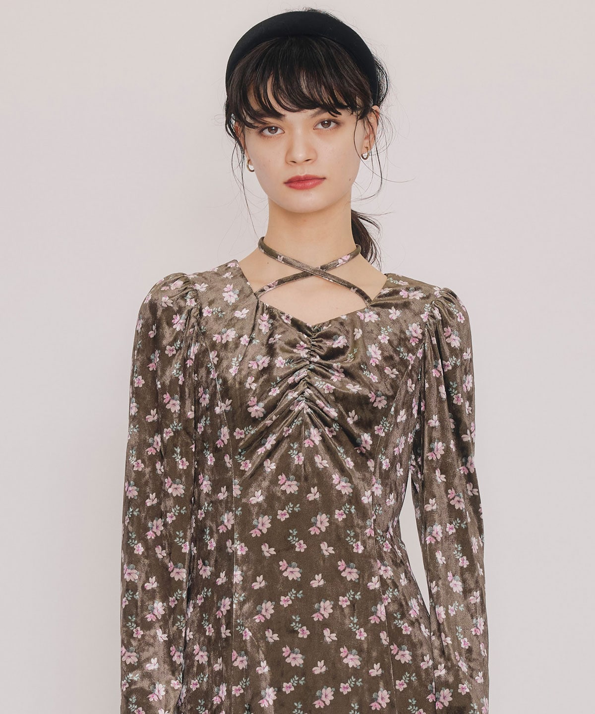 クロスリボンフラワーベロアロングワンピース