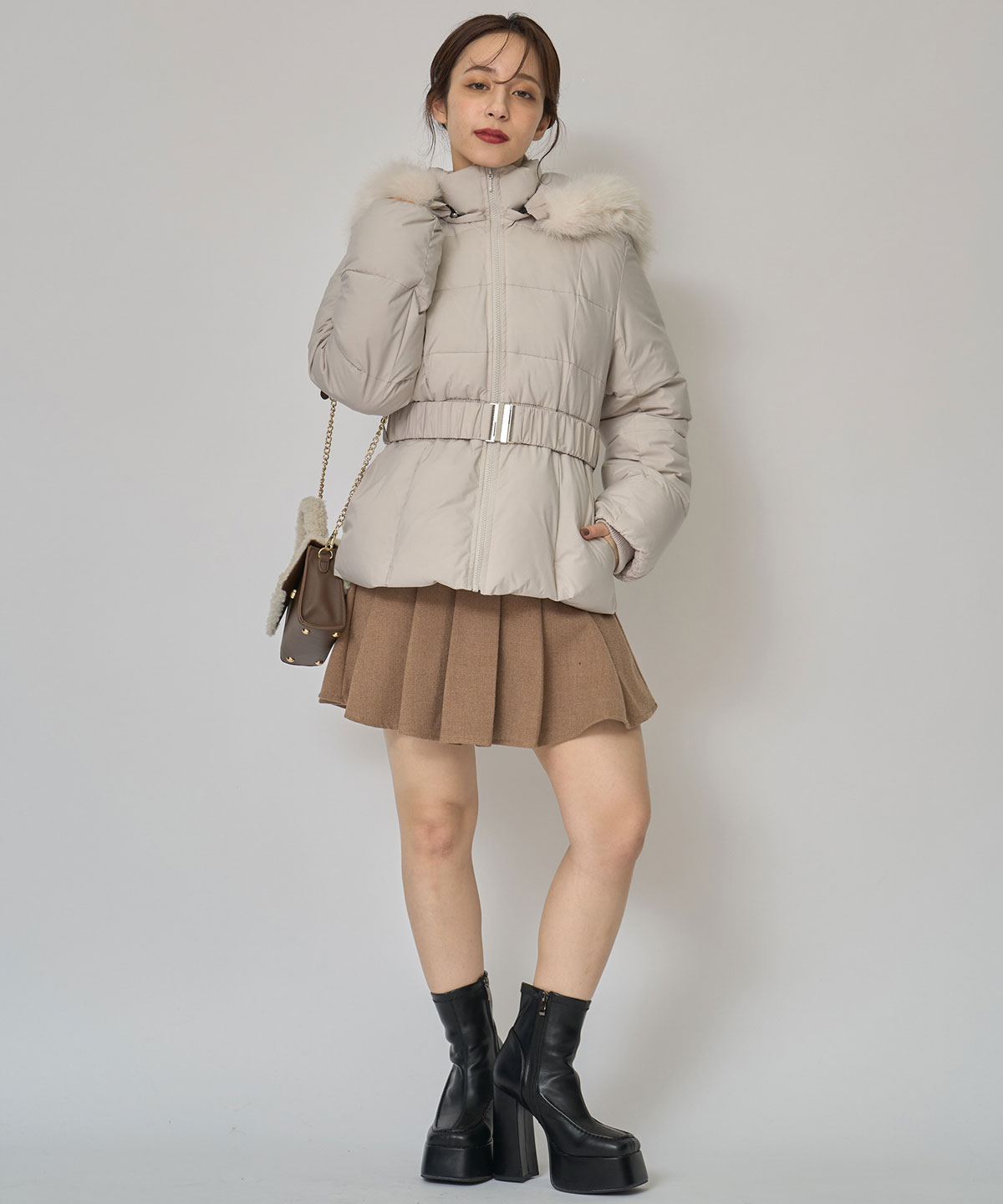 ベルトデザインキルティングファイバーダウンジャケット