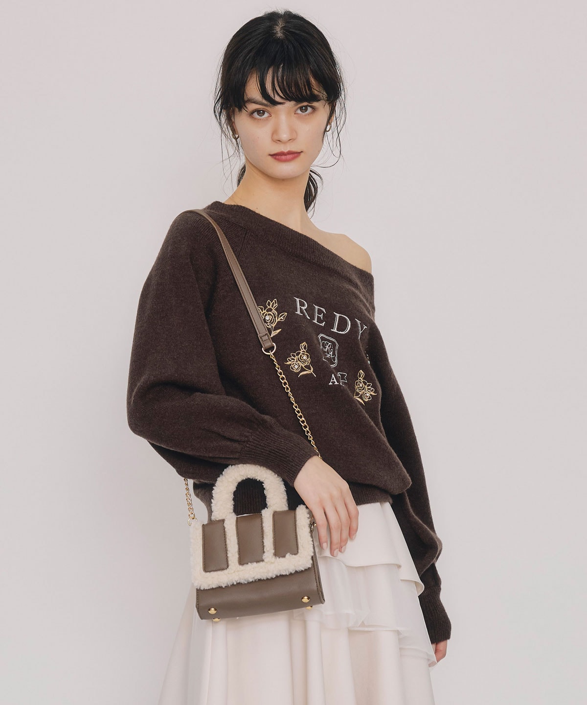 ビジューロゴエンブロイダリーニットプルオーバー