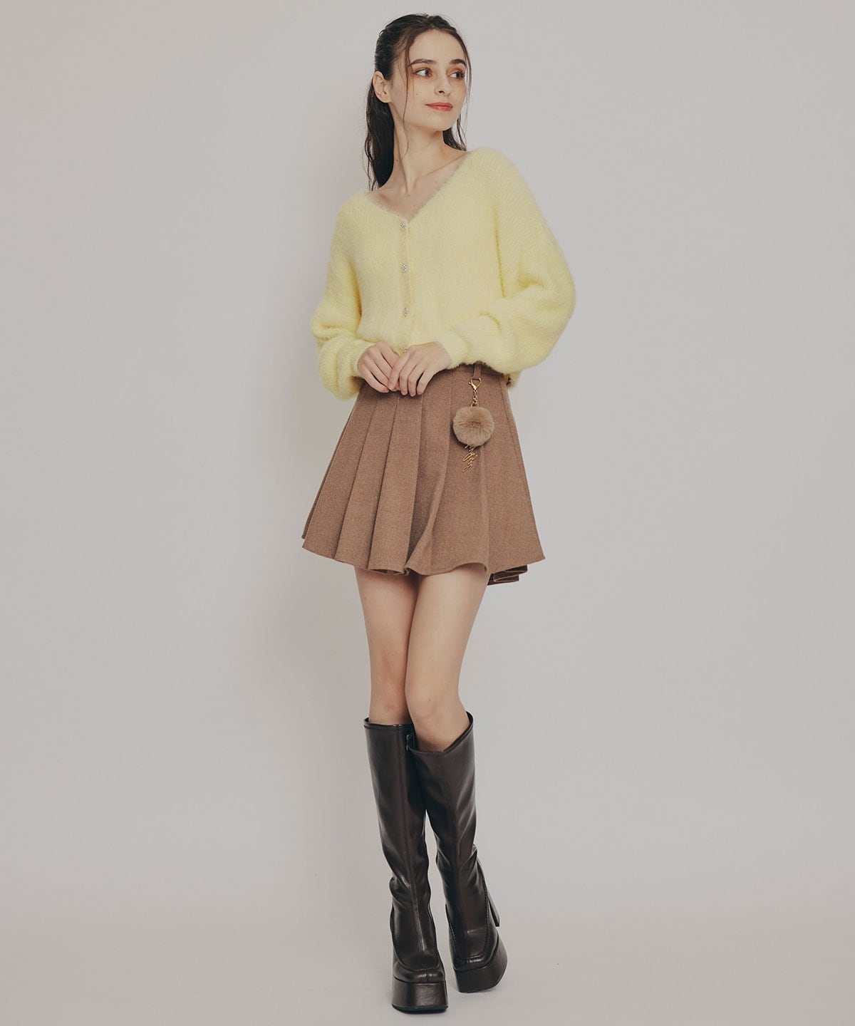 フェザーヤーンビジューボタンカーディガン