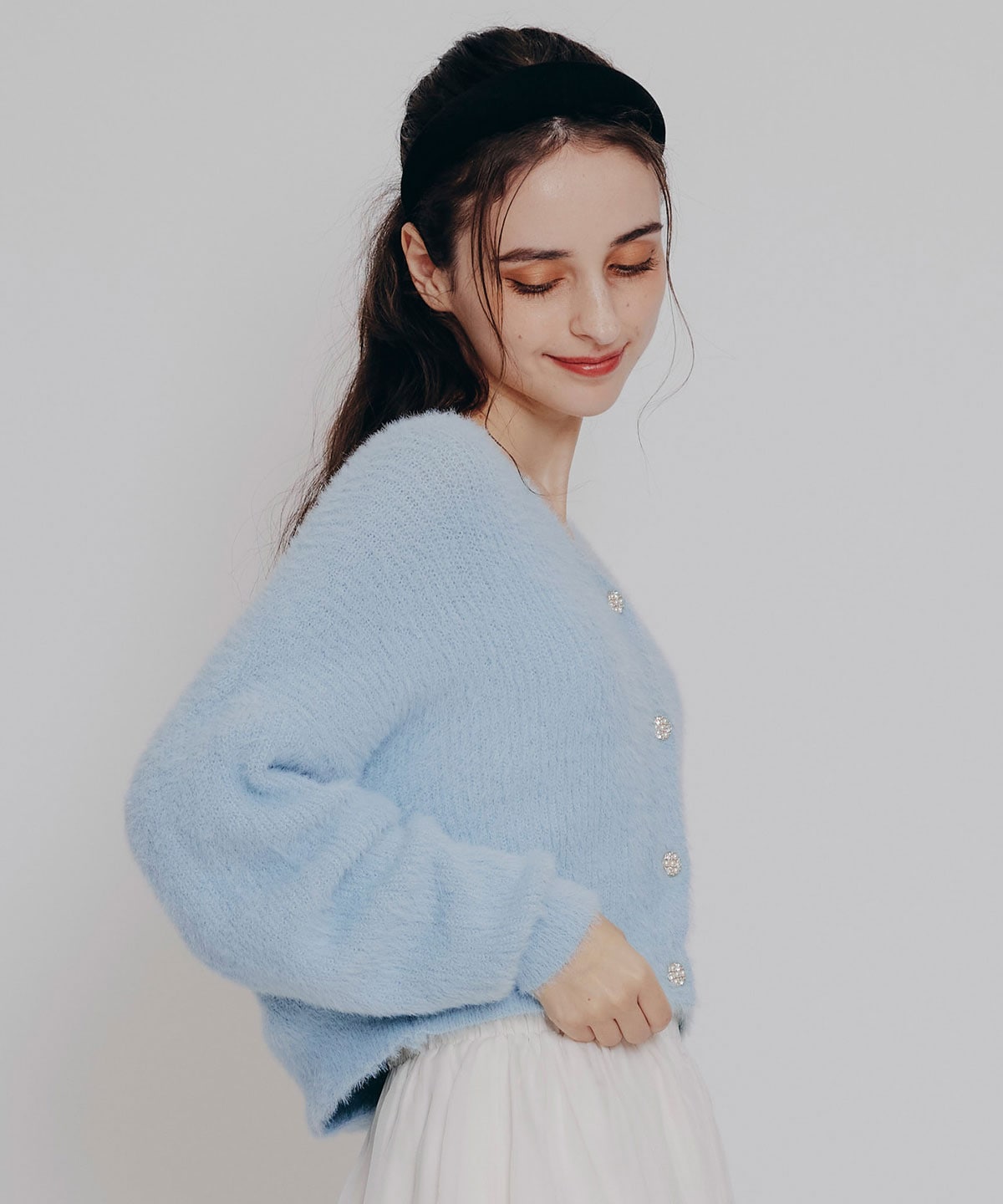 フェザーヤーンビジューボタンカーディガン