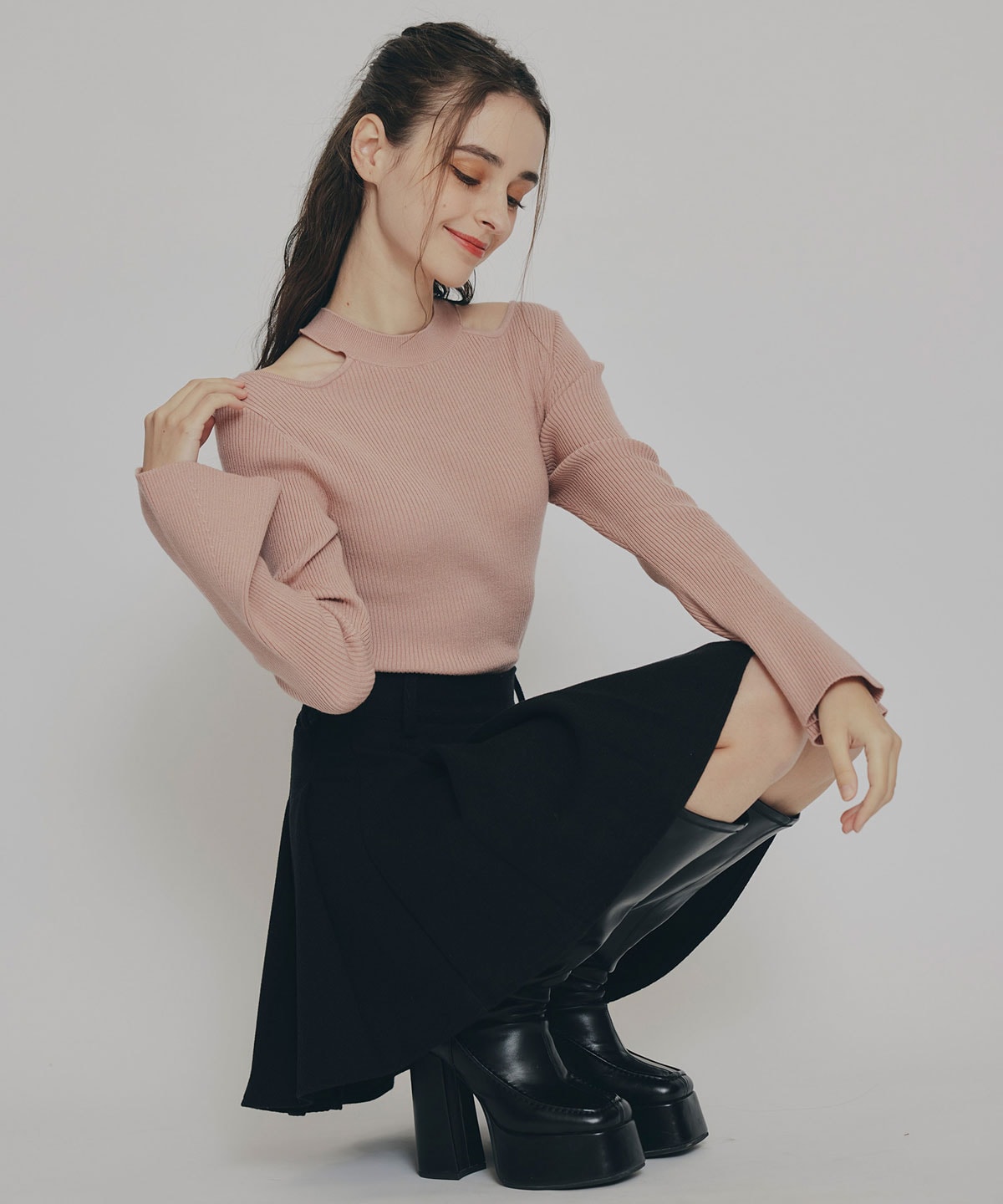 カットアウトリブニットトップス