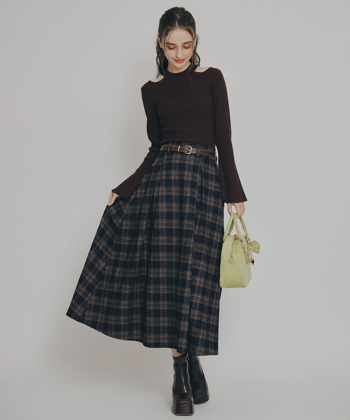 カットアウトリブニットトップス