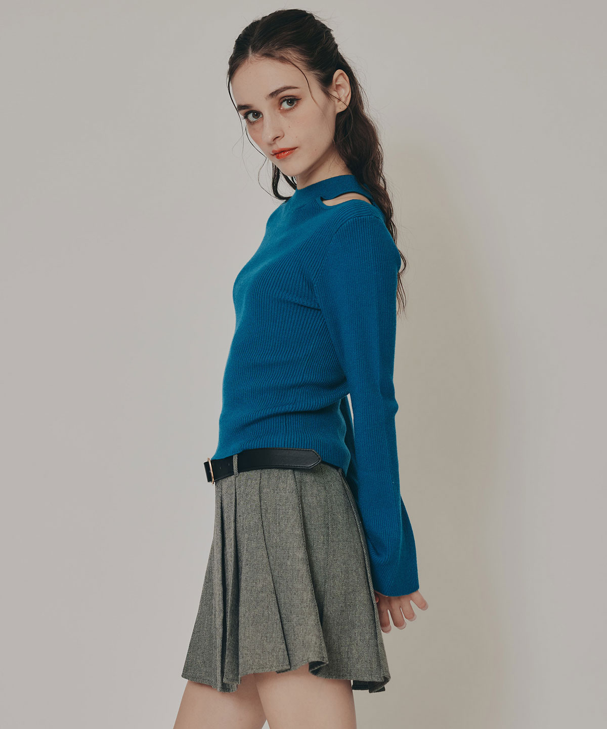 カットアウトリブニットトップス