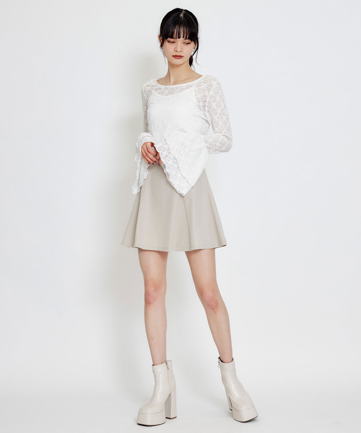 ボリュームスリーブシアーレースブラウス×ベーシックキャミソール