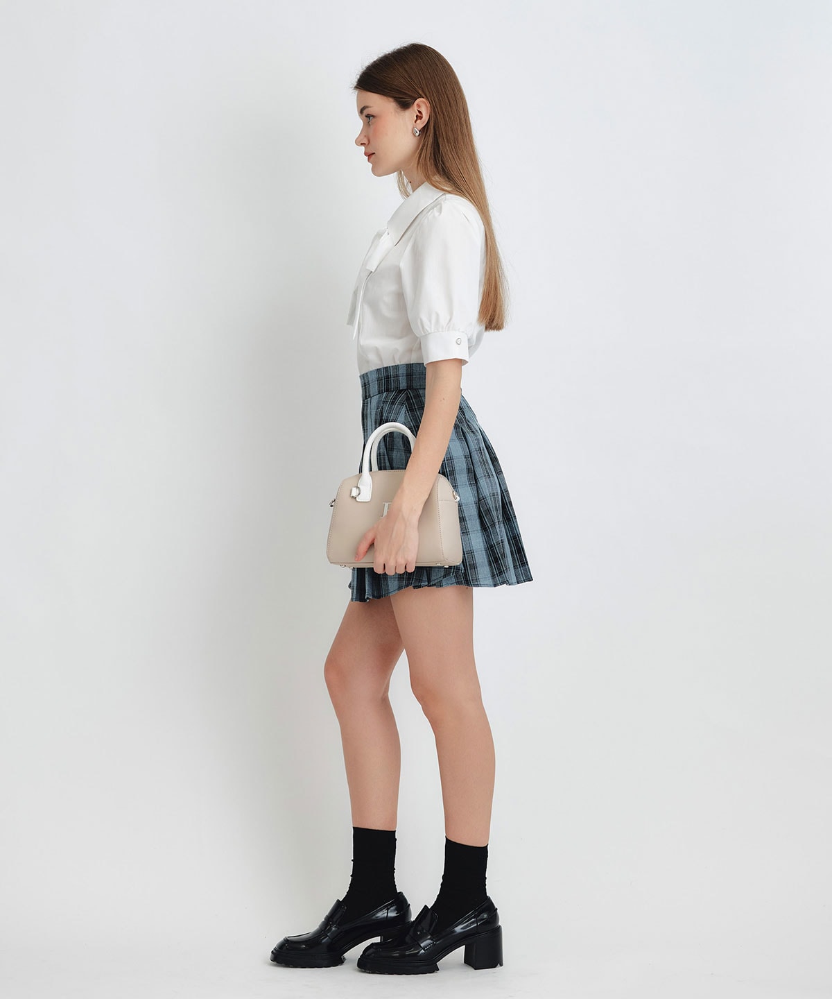 ロゴリボンパフスリーブブラウス