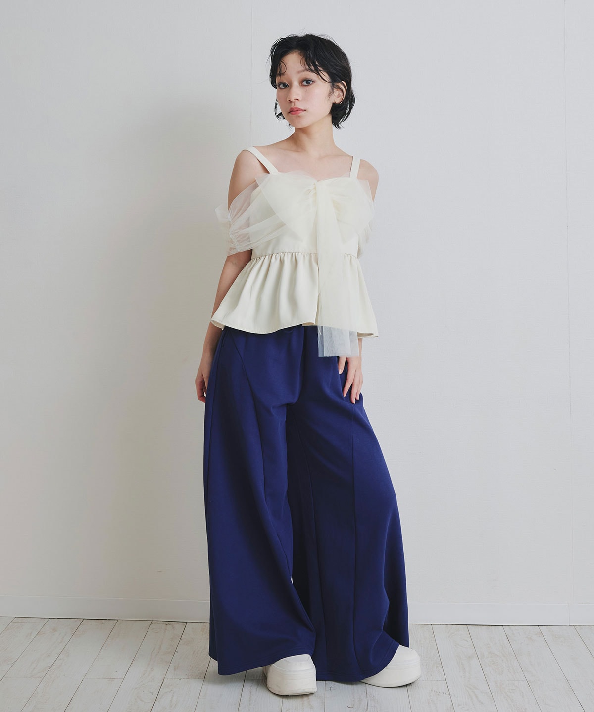 フォルムラインフレアパンツ