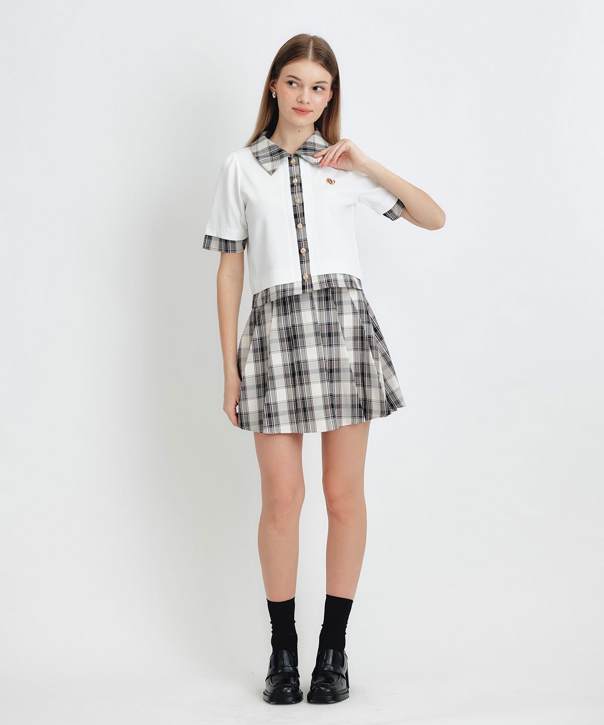 ロゴブローチブラウス×チェックプリーツミニスカートセットアップ