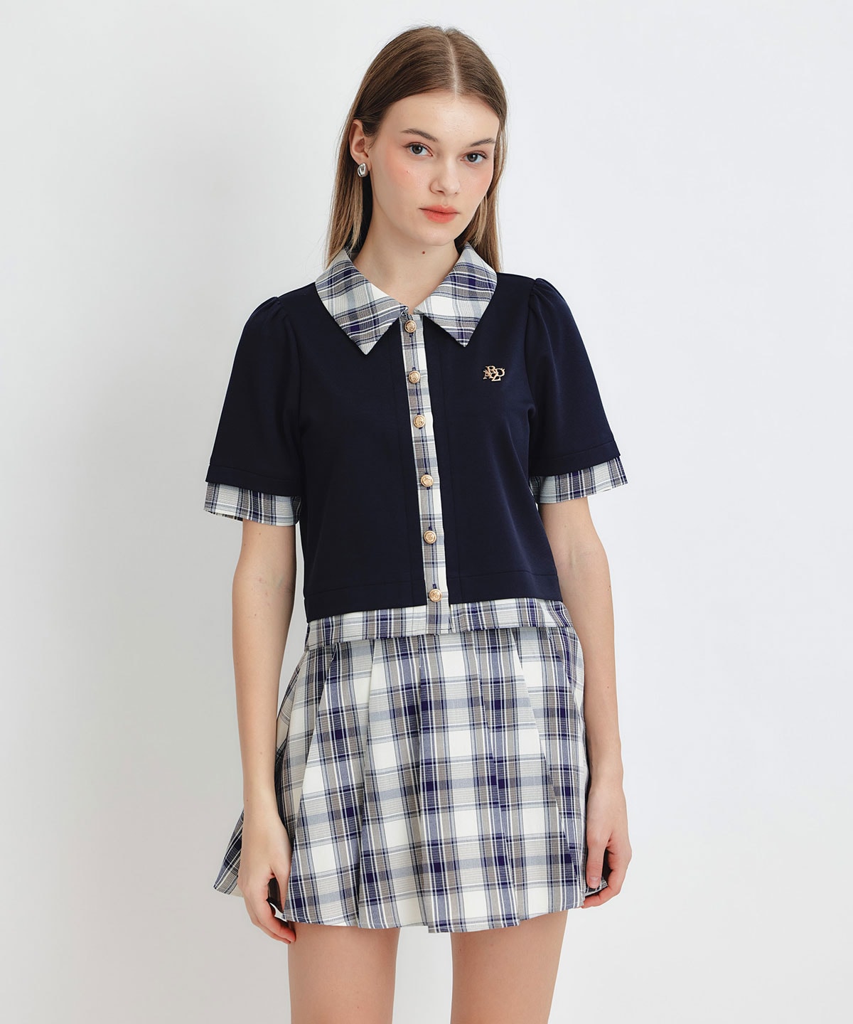 ロゴブローチブラウス×チェックプリーツミニスカートセットアップ