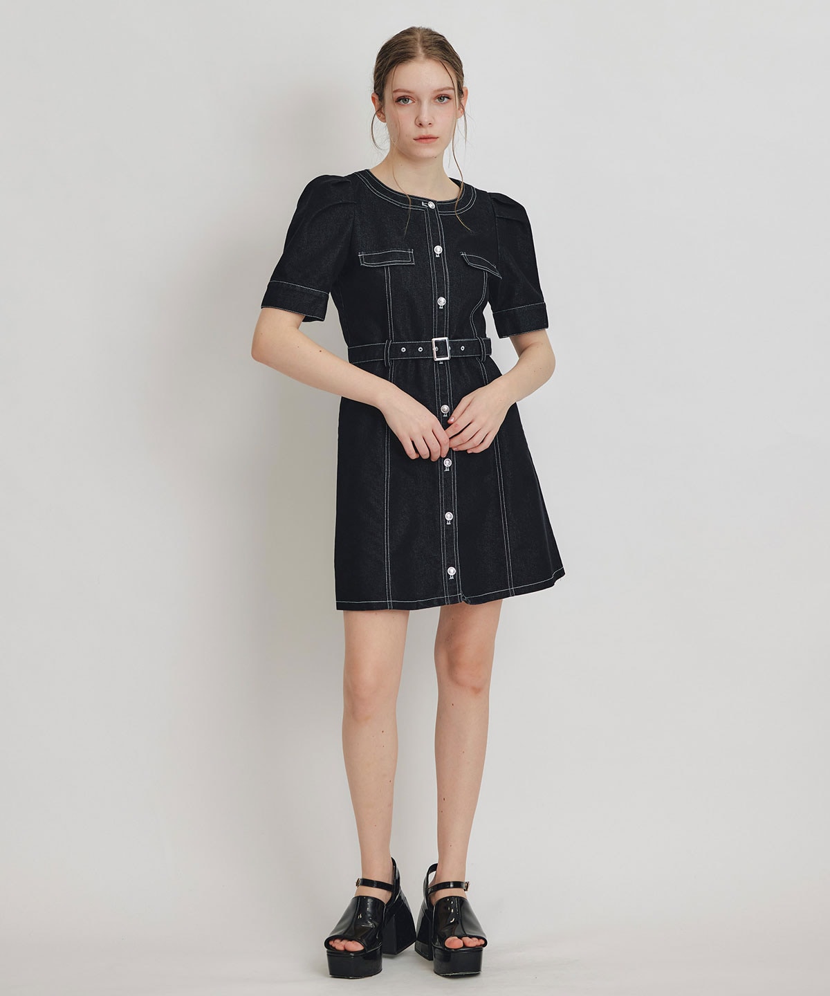 バイカラーステッチノーカラーデニムフレアミニワンピース