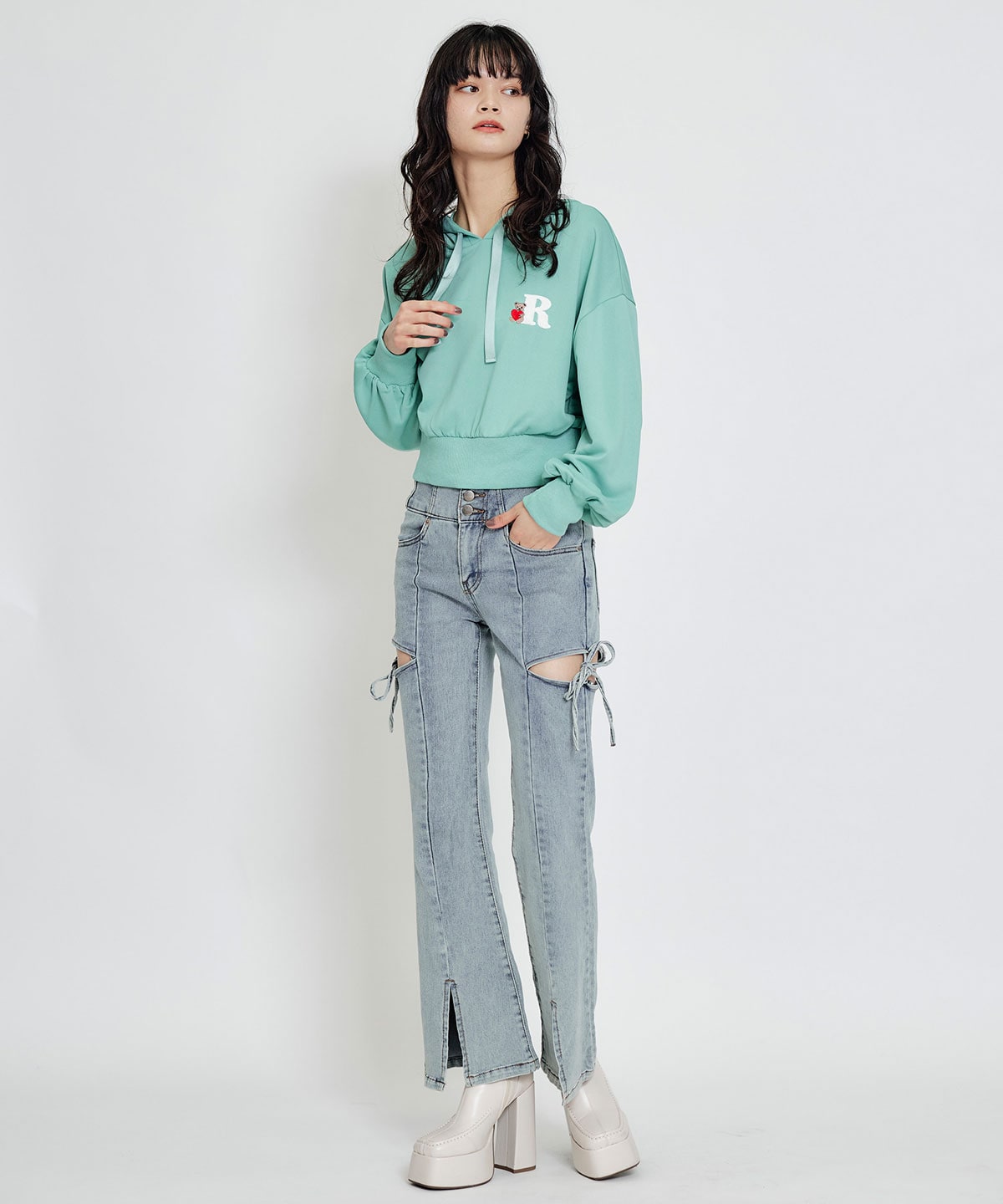 【2/13(金) 昼12時発売開始】Azelyハートショートパーカー