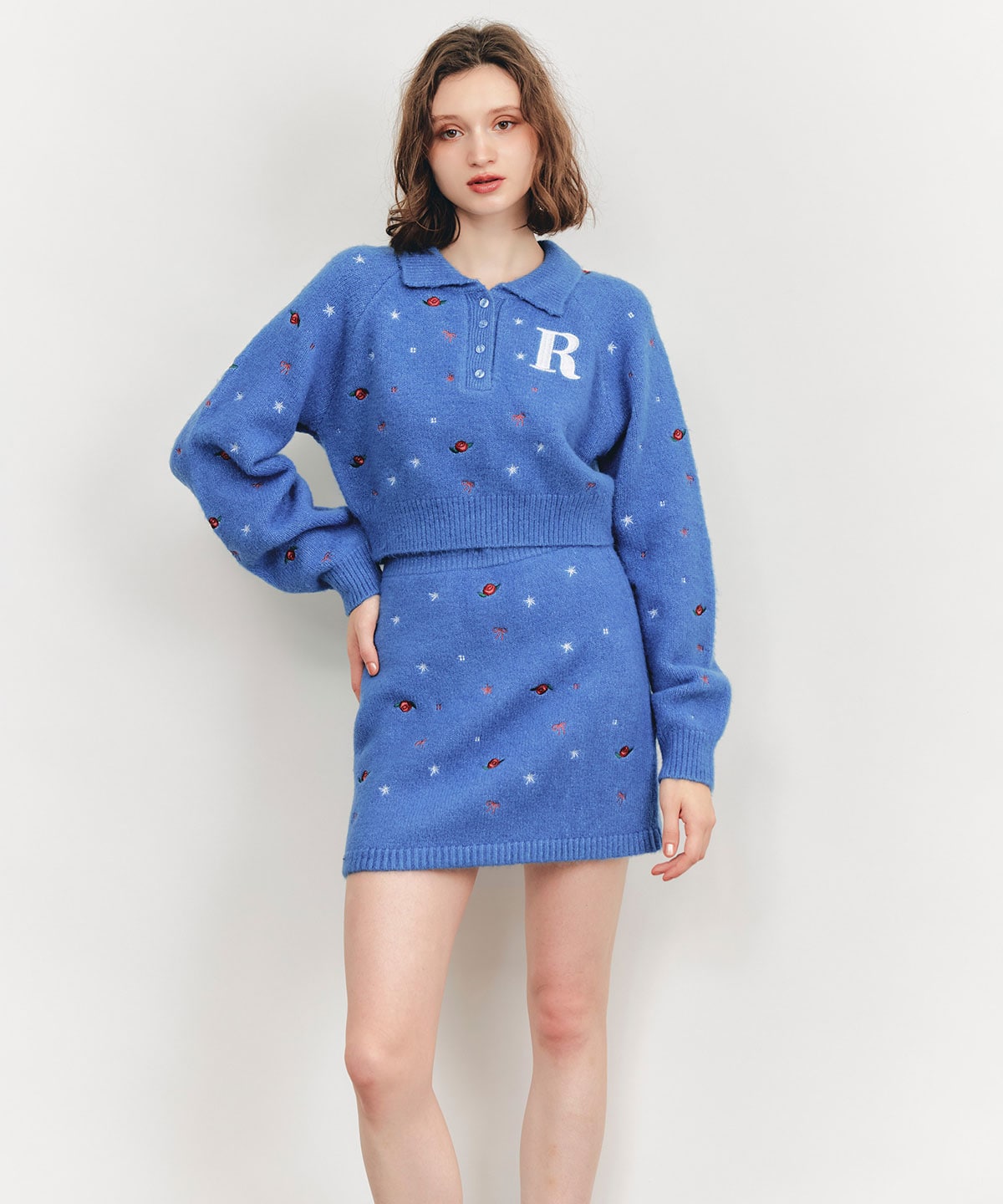 ローズエンブロイダリーポロニット×タイトミニスカートセットアップ