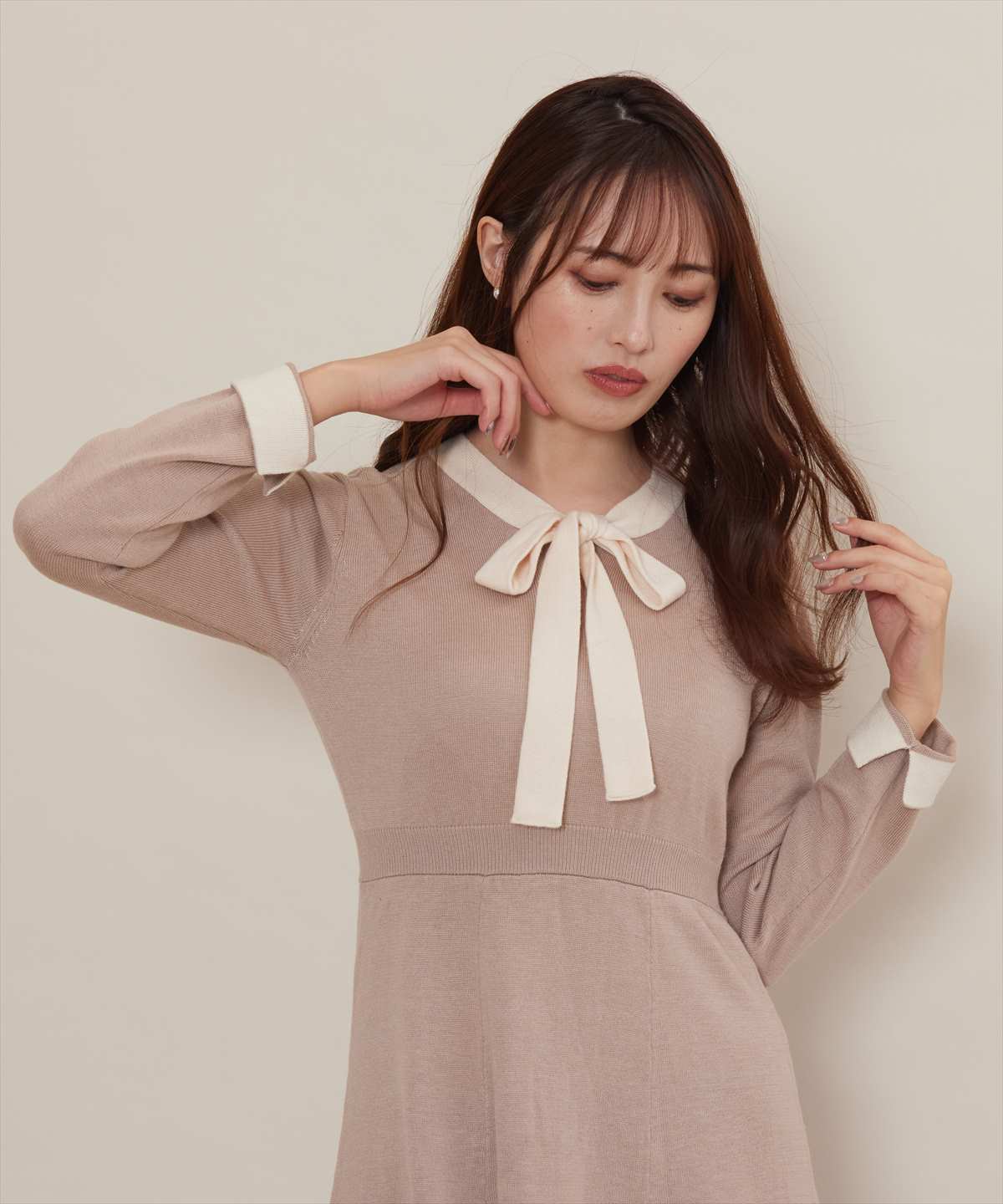 バイカラーボウタイニットワンピース M ベージュ Swingle 公式オンラインショップ バーンデストローズ