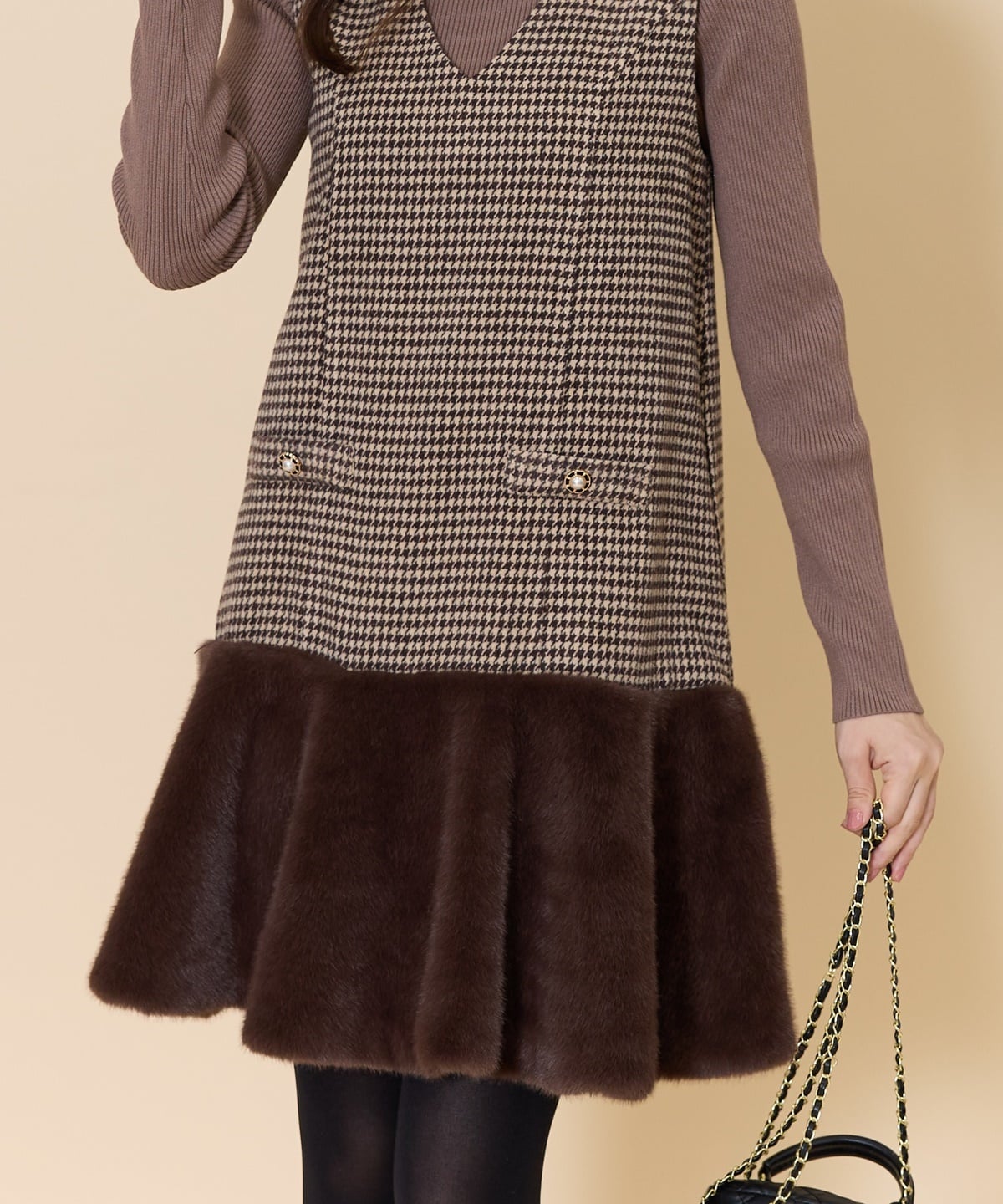 千鳥柄ヘムファーVネックジャンパースカート