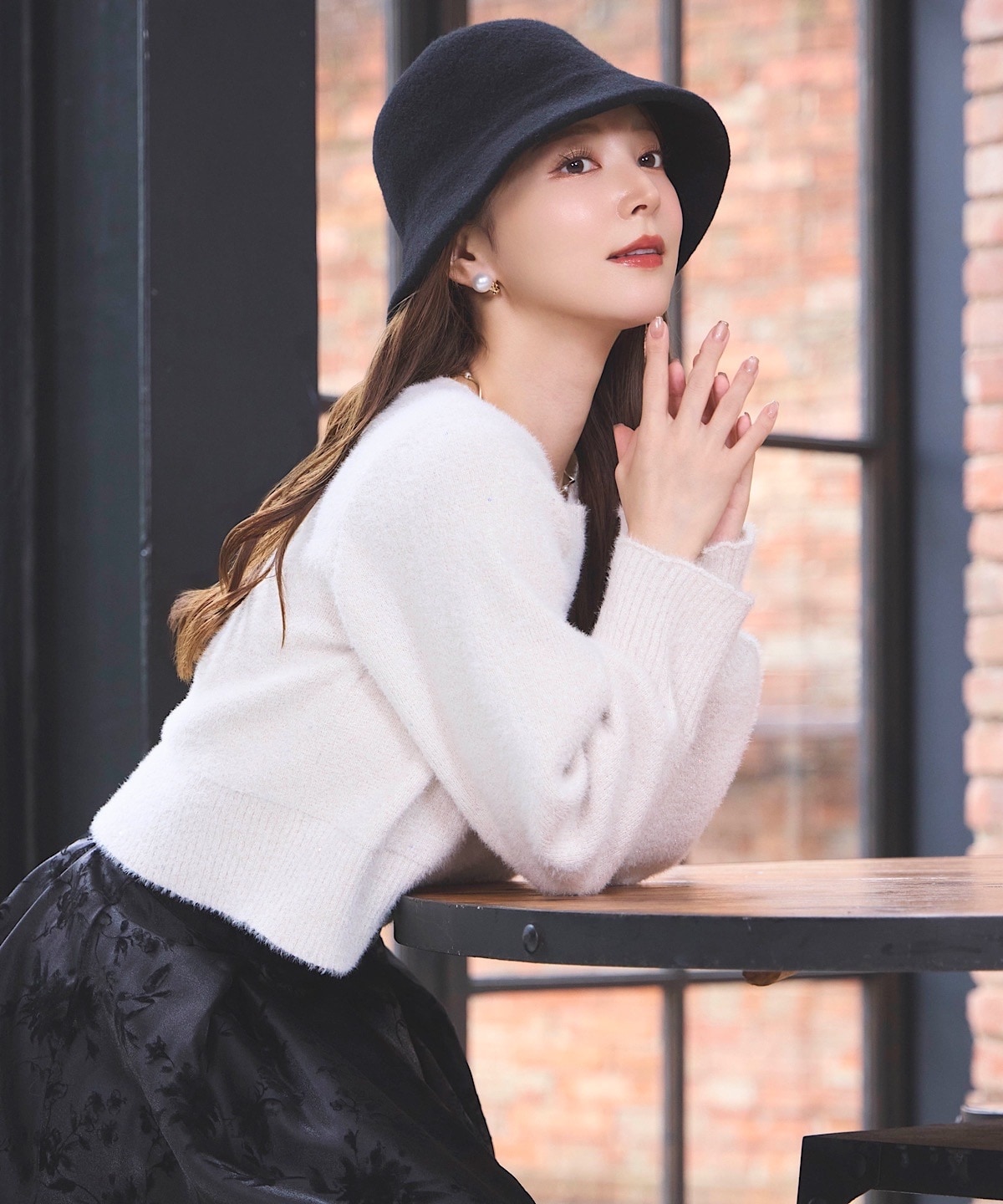 Vネックミニフラワースパンコールニットプルオーバー