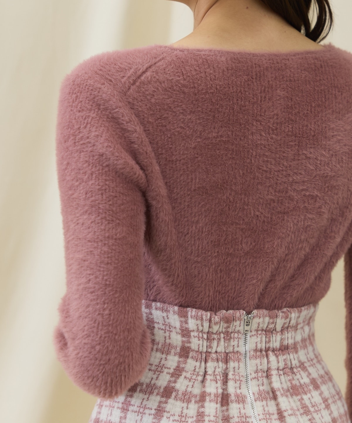 ショートフェザーパールキーネックニットプルオーバー