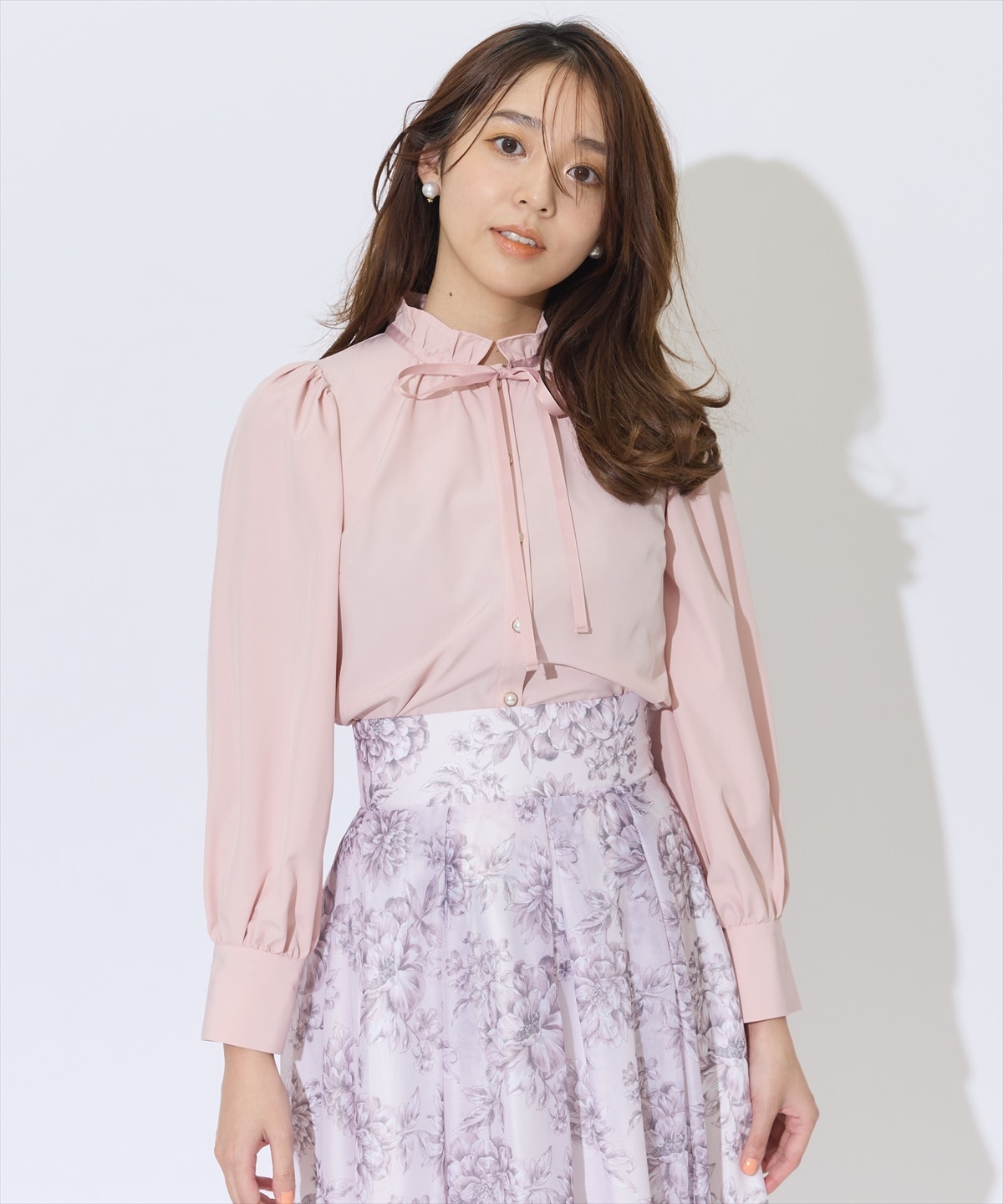 フリルハイネックナローリボンブラウス