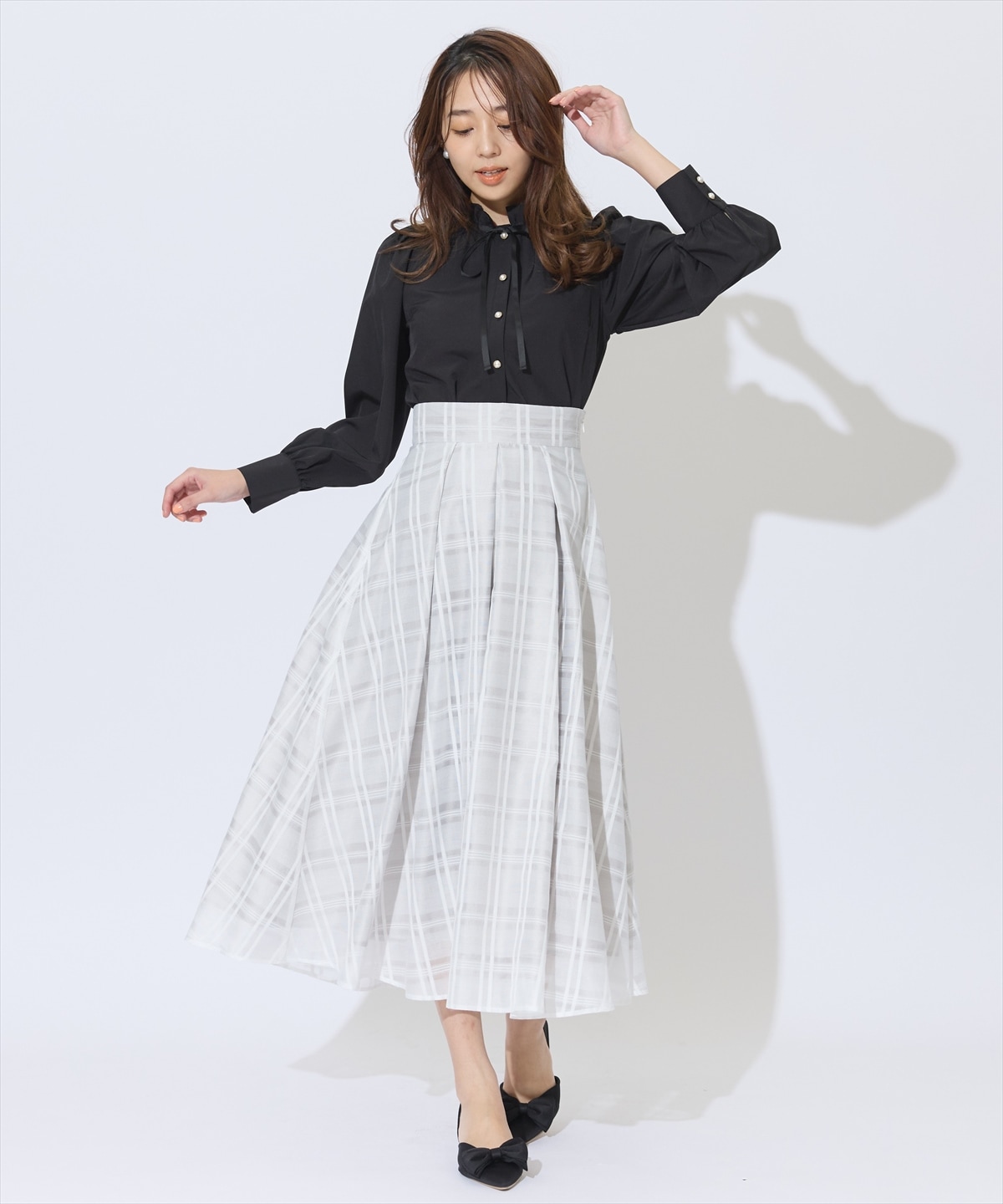 フリルハイネックナローリボンブラウス