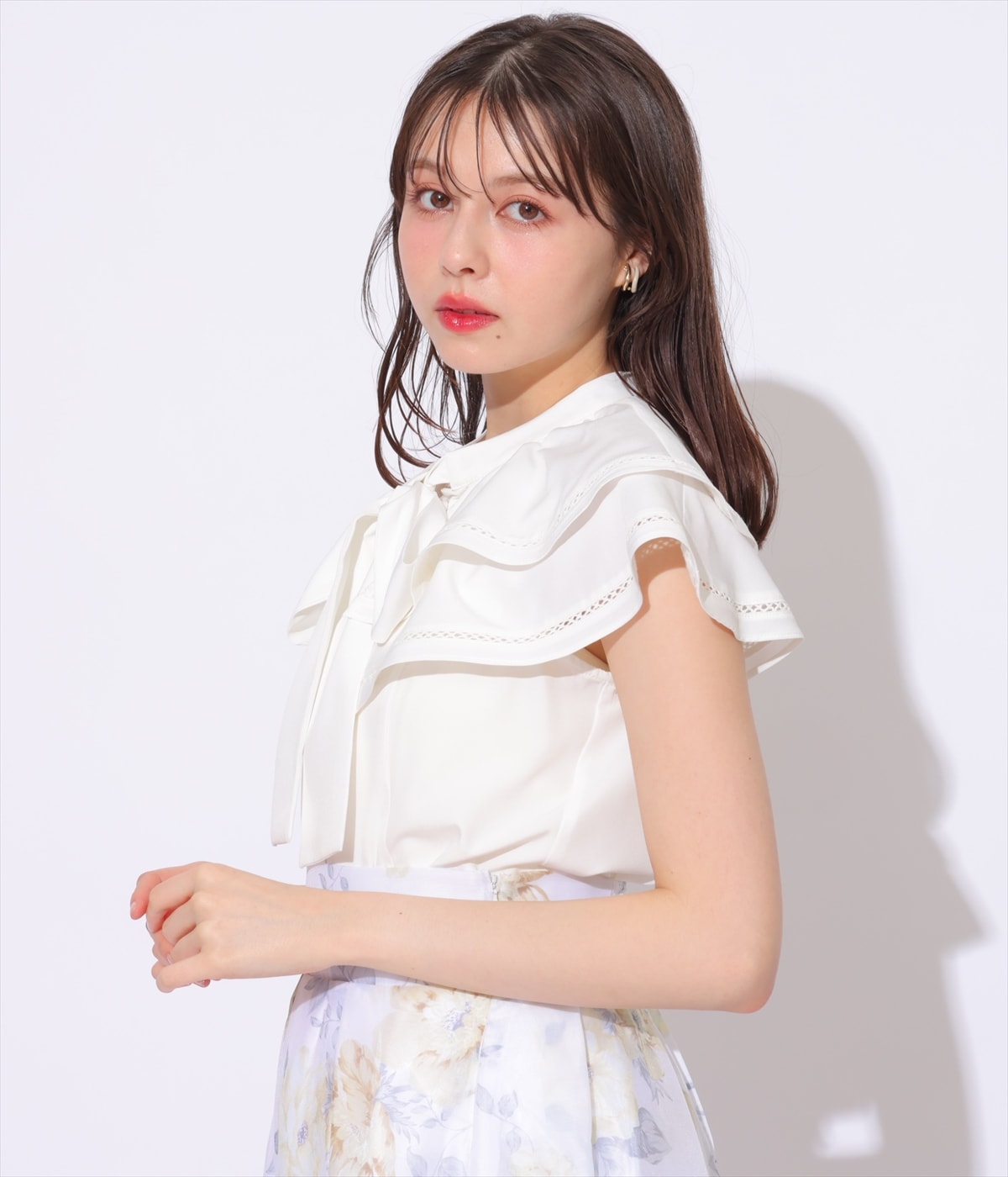 ラッフルカラーボウタイブラウス